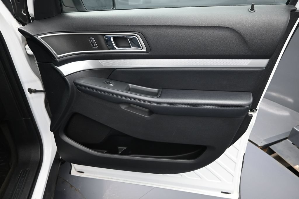 Used 2017 Ford Explorer XLT FWD image 33