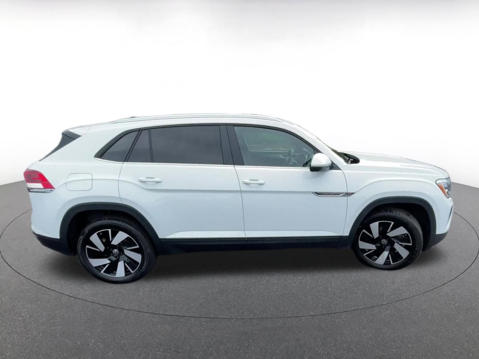 Used 2025 Volkswagen Atlas Cross Sport SE image 16