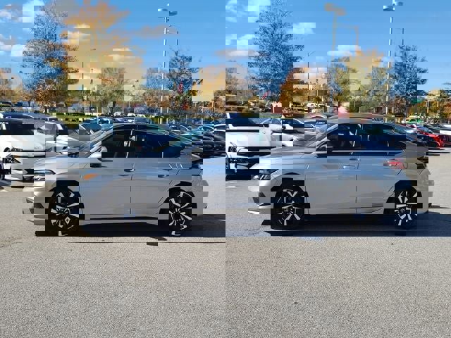 Used 2024 Honda Civic EX-L image 4