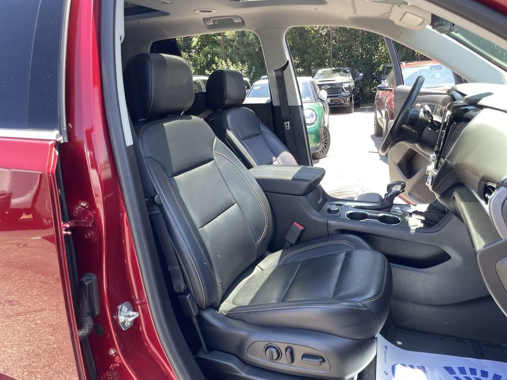 Used 2021 Chevrolet Traverse Premier w/ LPO, 'HIT The Road' Package AWD/4WD image 28