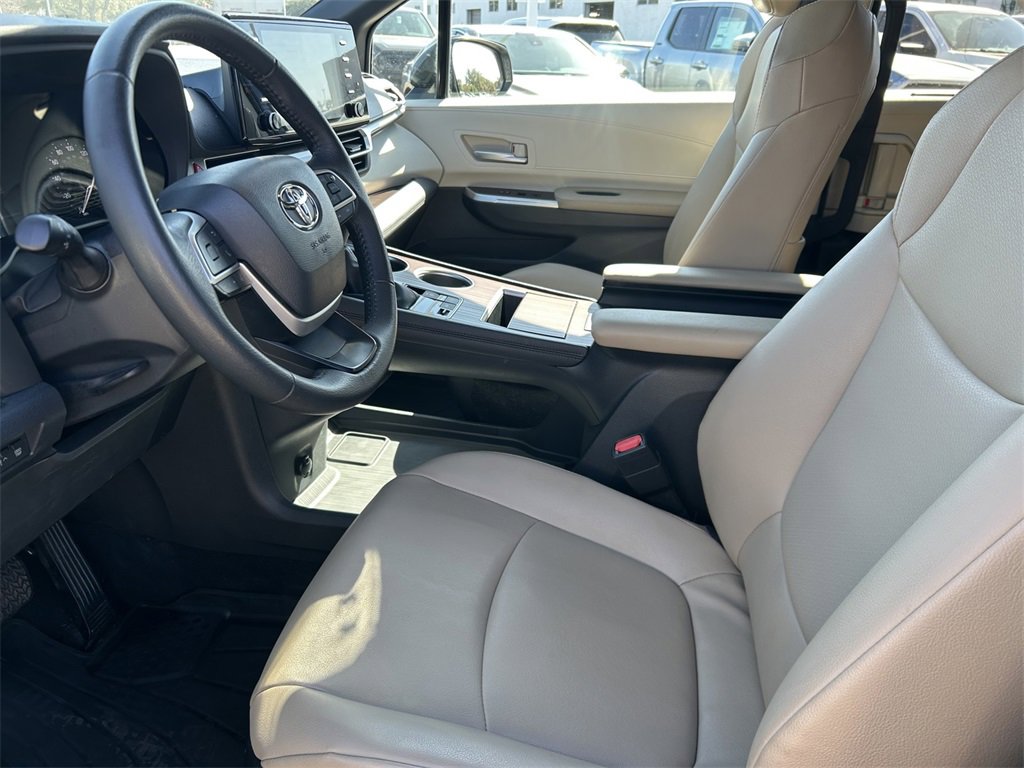 Used 2023 Toyota Sienna XLE image 11