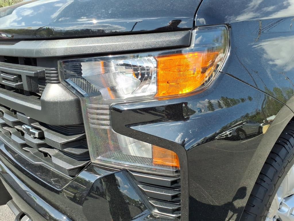 Used 2023 Chevrolet Silverado 1500 Custom w/ LPO, Dark Essentials Package AWD/4WD image 11