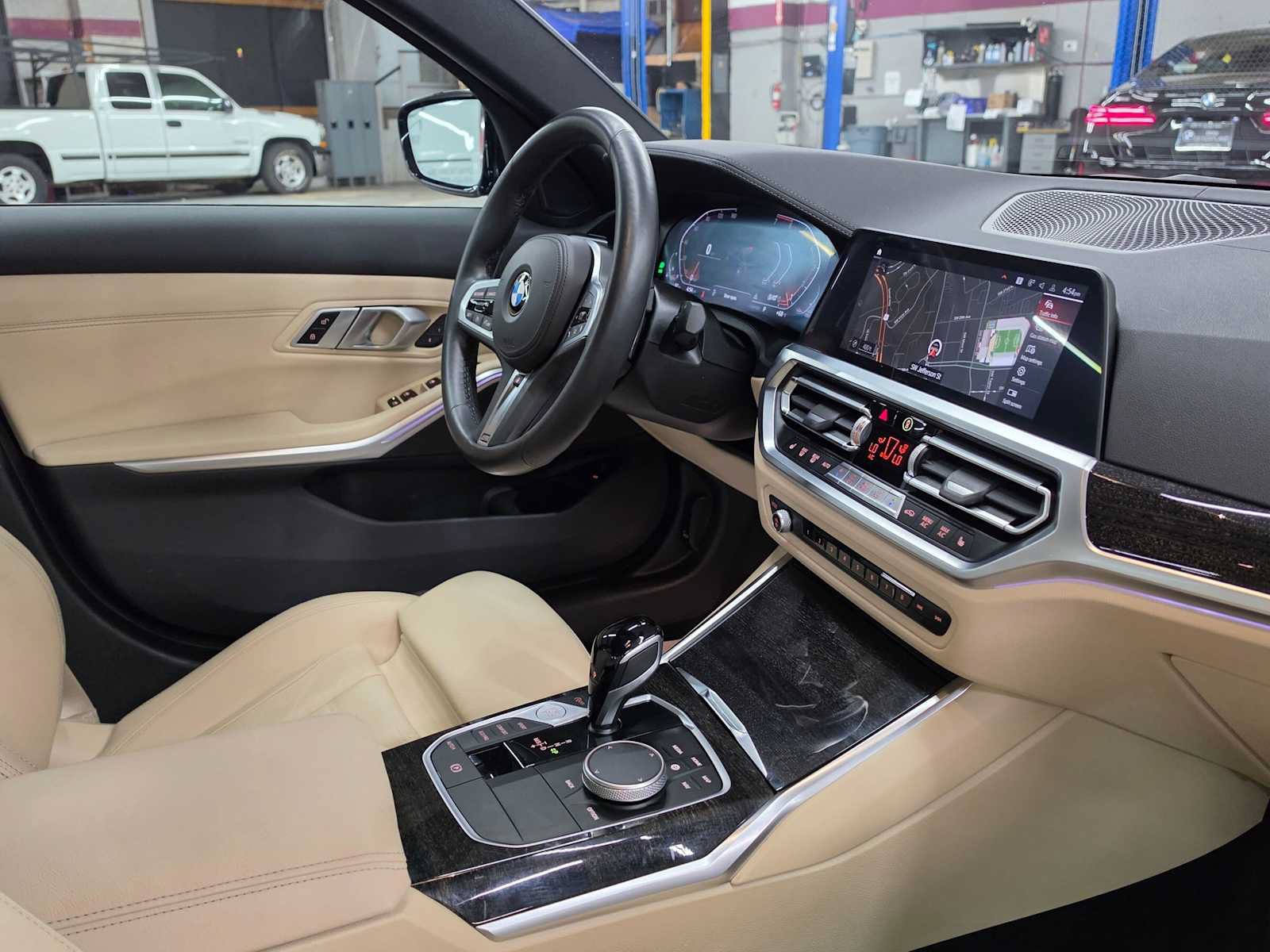 Used 2021 BMW 330i xDrive Sedan w/ M Sport Package AWD/4WD image 10