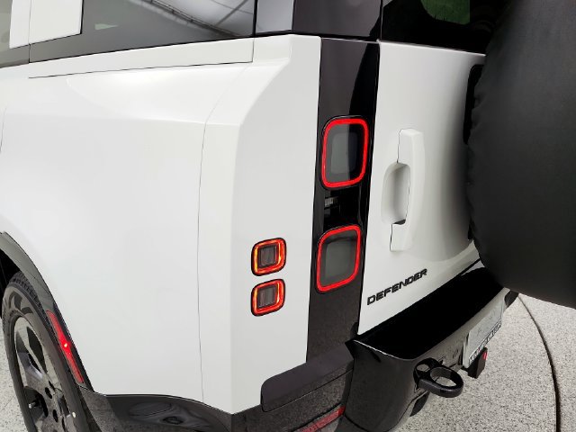 New 2026 Land Rover Defender 110 X-Dynamic SE AWD/4WD image 31