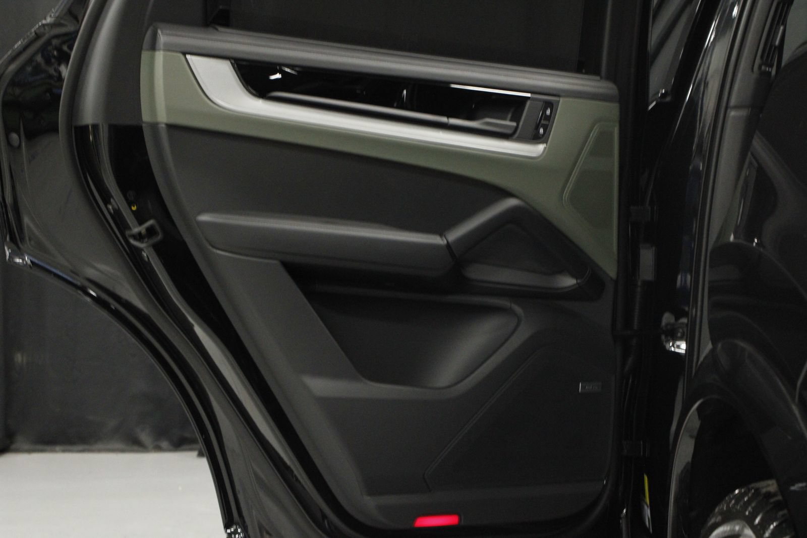 New 2026 Porsche Cayenne Coupe AWD/4WD image 17