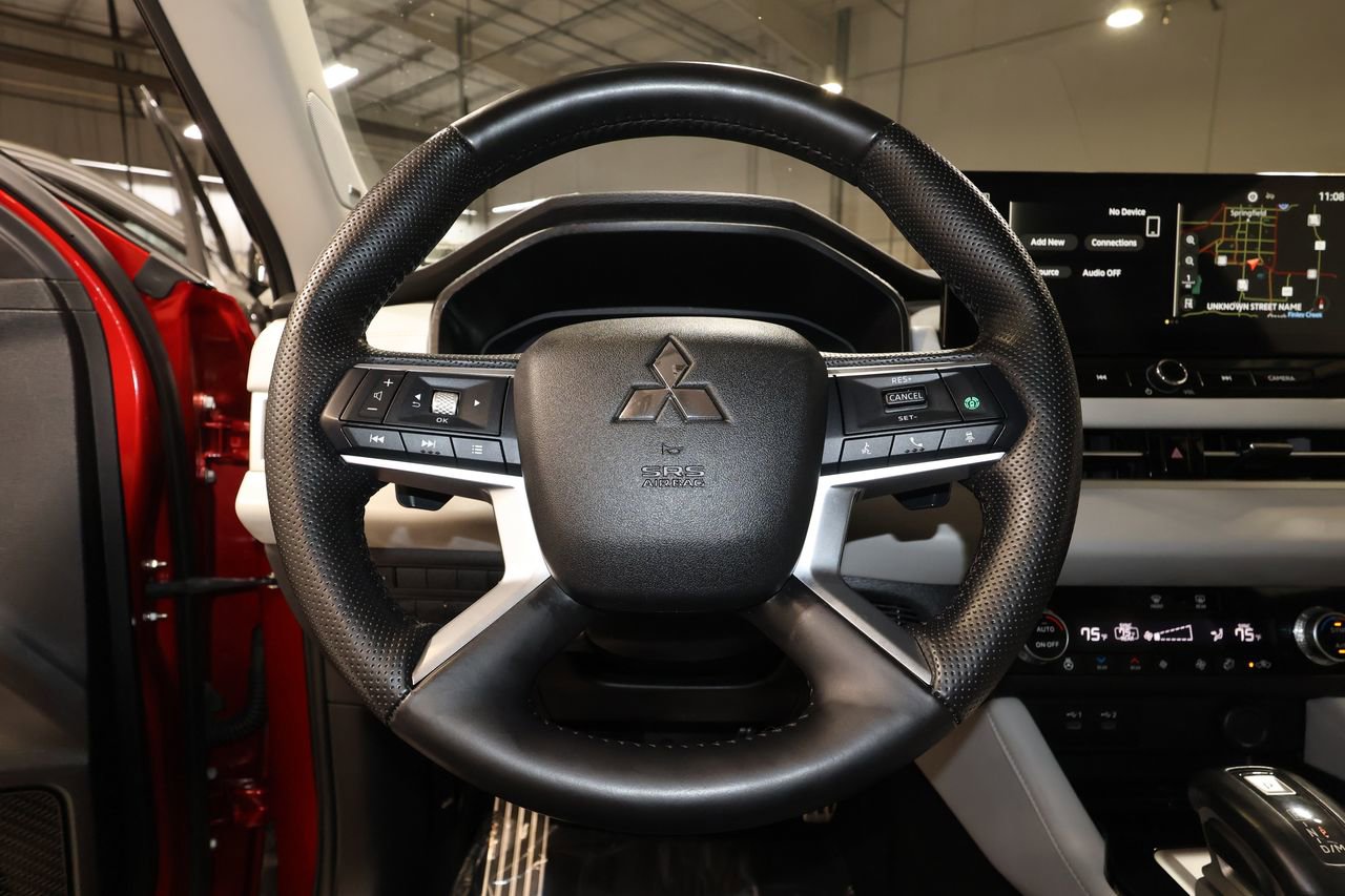 Used 2025 Mitsubishi Outlander SEL FWD image 10