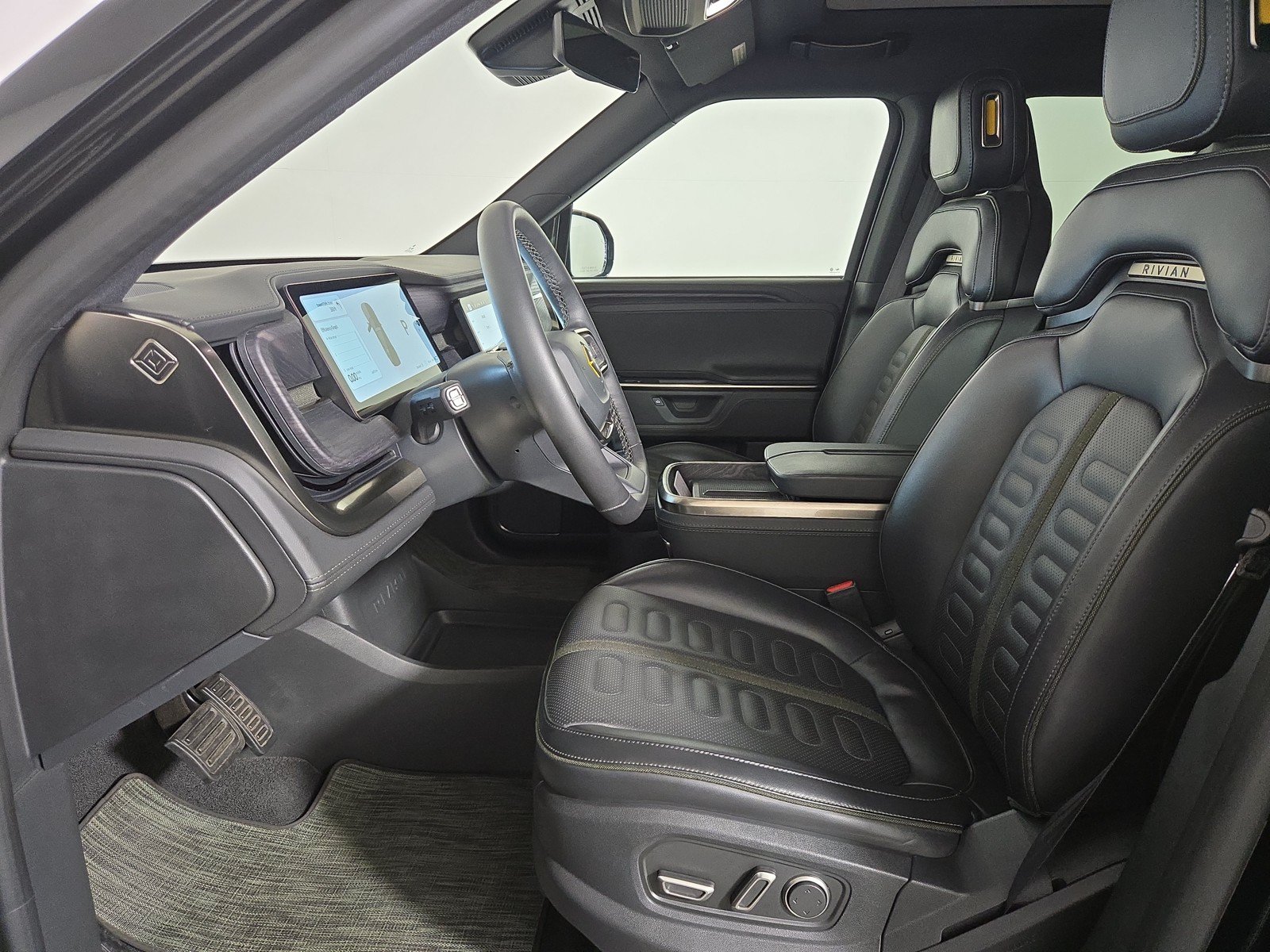 Used 2025 Rivian R1S Adventure AWD/4WD image 20