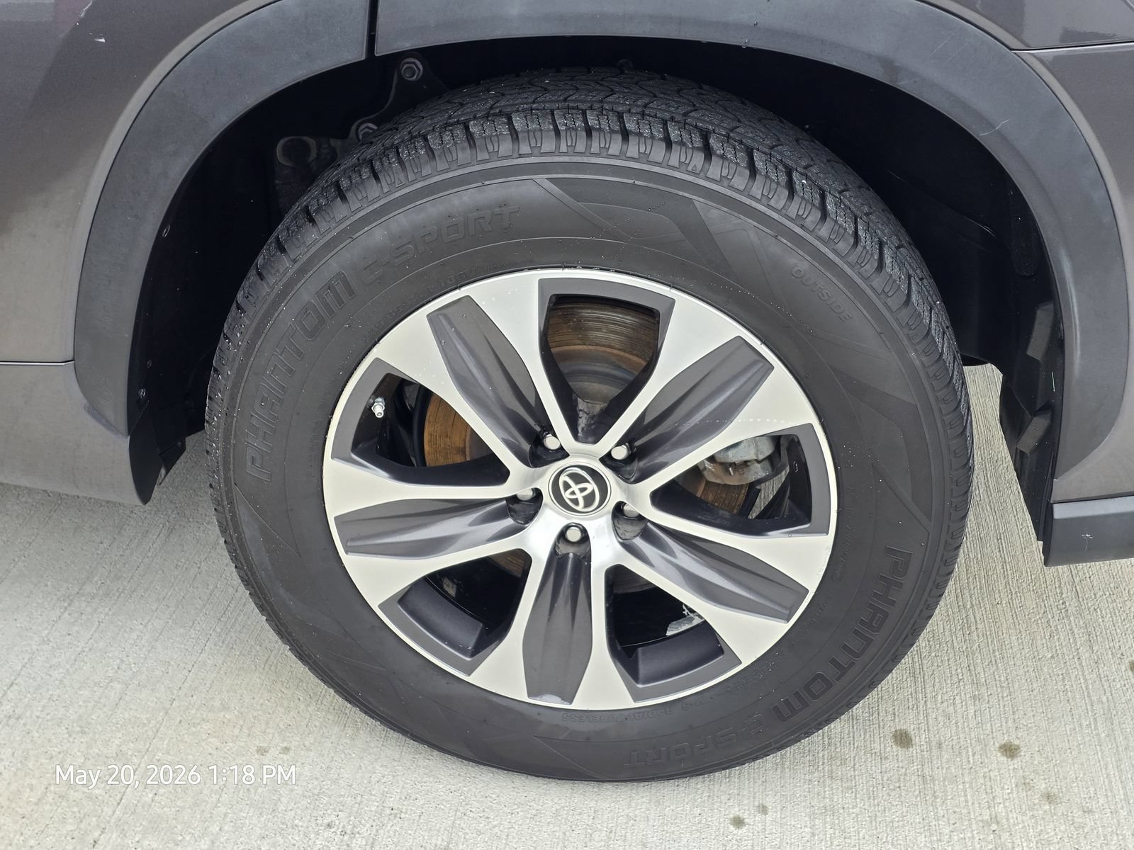 Used 2021 Toyota Highlander XLE FWD image 11