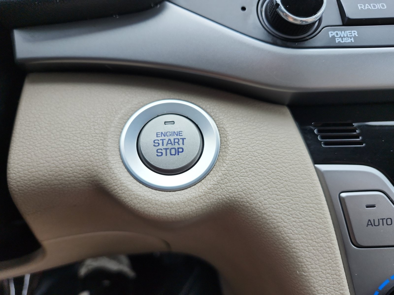 Used 2017 Hyundai Elantra Value Edition FWD image 18