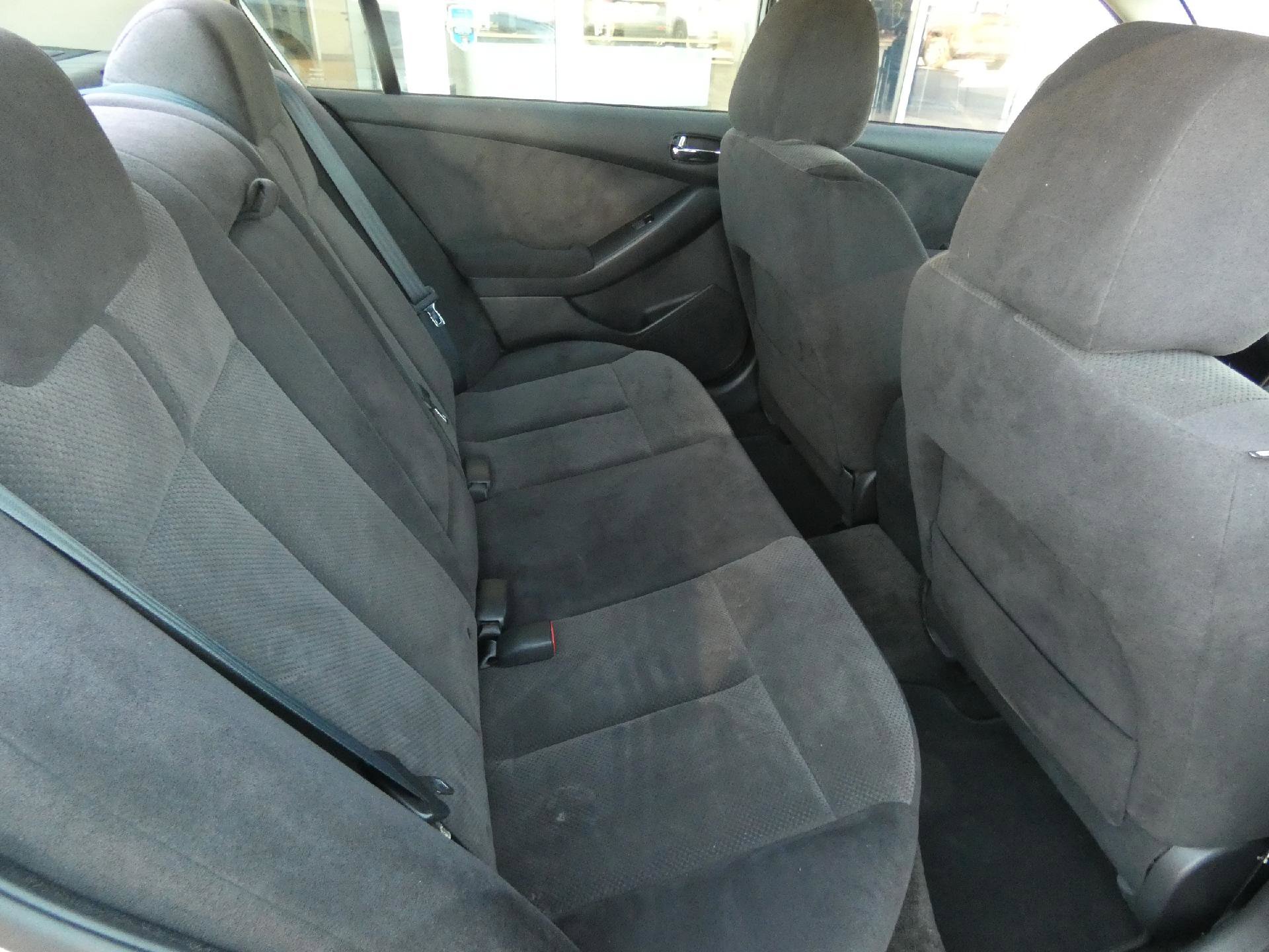 Used 2008 Nissan Altima 3.5 SE FWD image 16