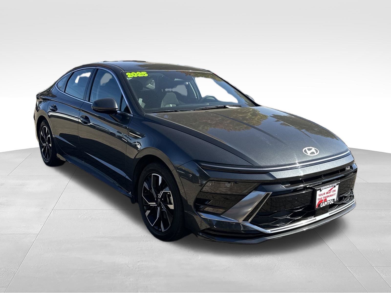 Used 2025 Hyundai Sonata SEL FWD image 3