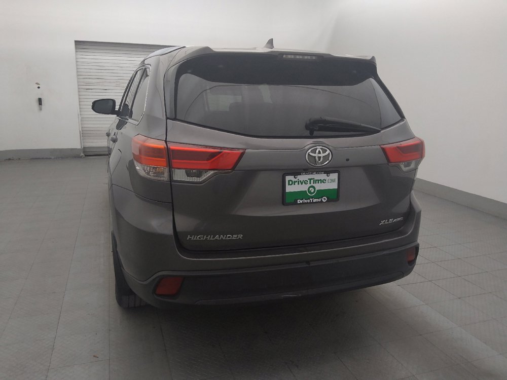 Used 2019 Toyota Highlander XLE AWD/4WD image 6