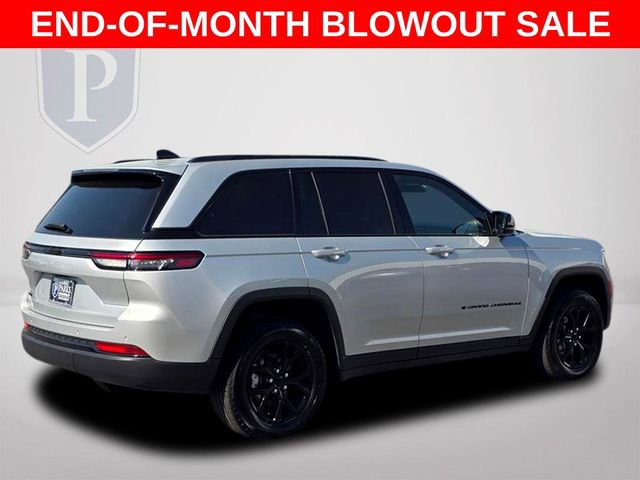 Used 2025 Jeep Grand Cherokee Altitude AWD/4WD image 5