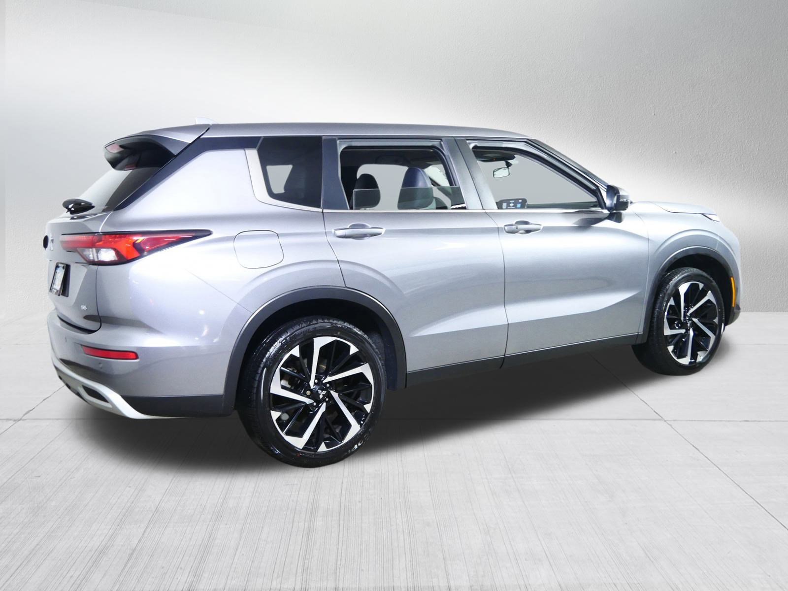 Used 2022 Mitsubishi Outlander SE image 7