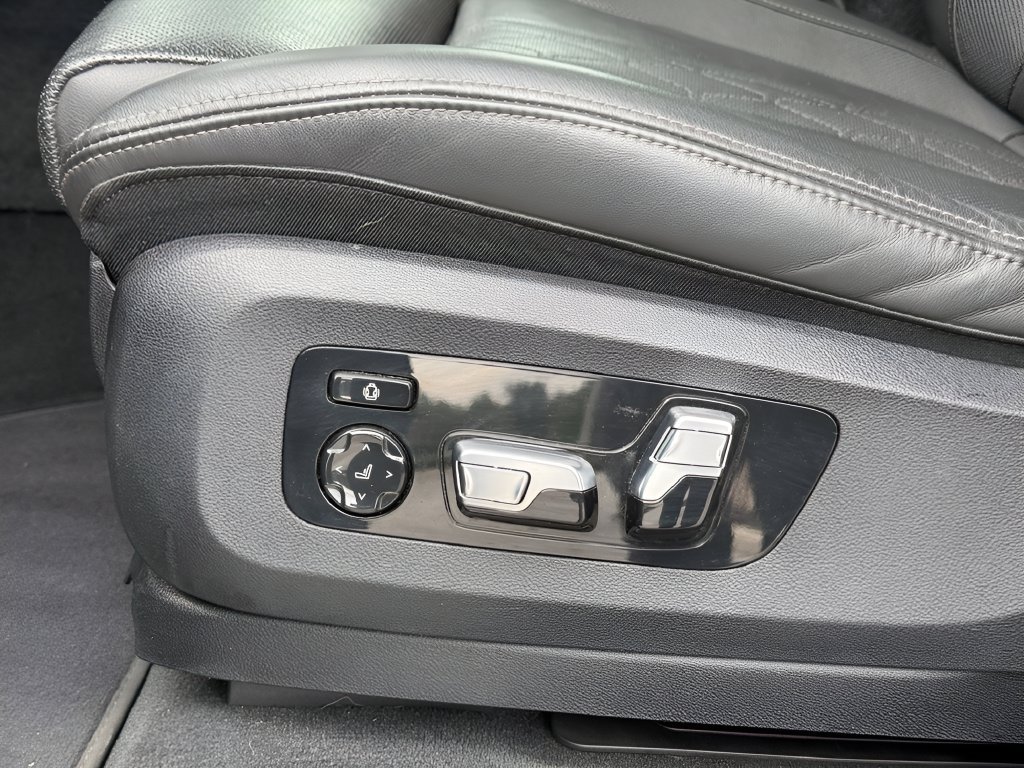 Used 2023 BMW X7 xDrive40i w/ Executive Package AWD/4WD image 12