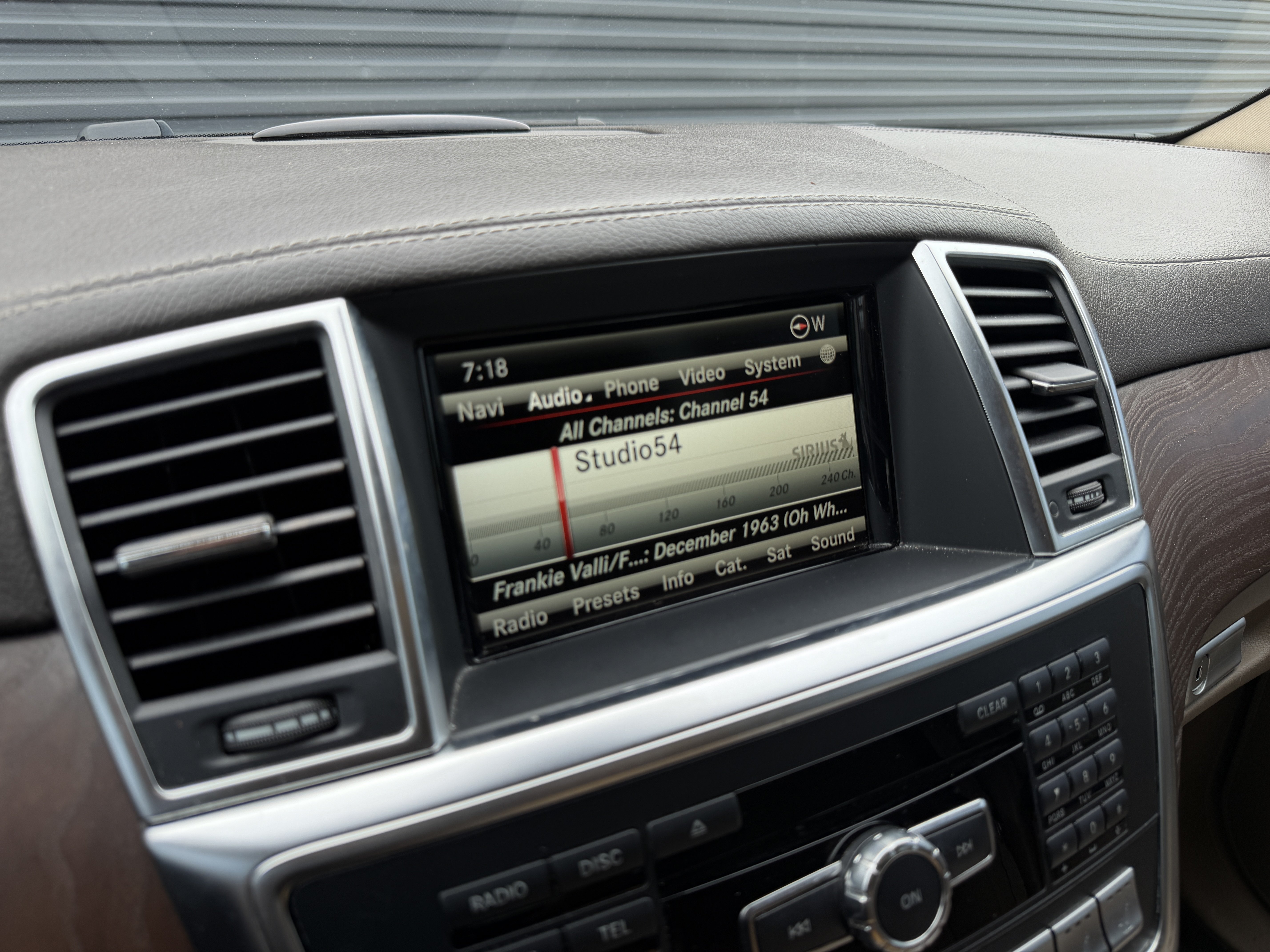 Used 2015 Mercedes-Benz GL 550 4MATIC image 32