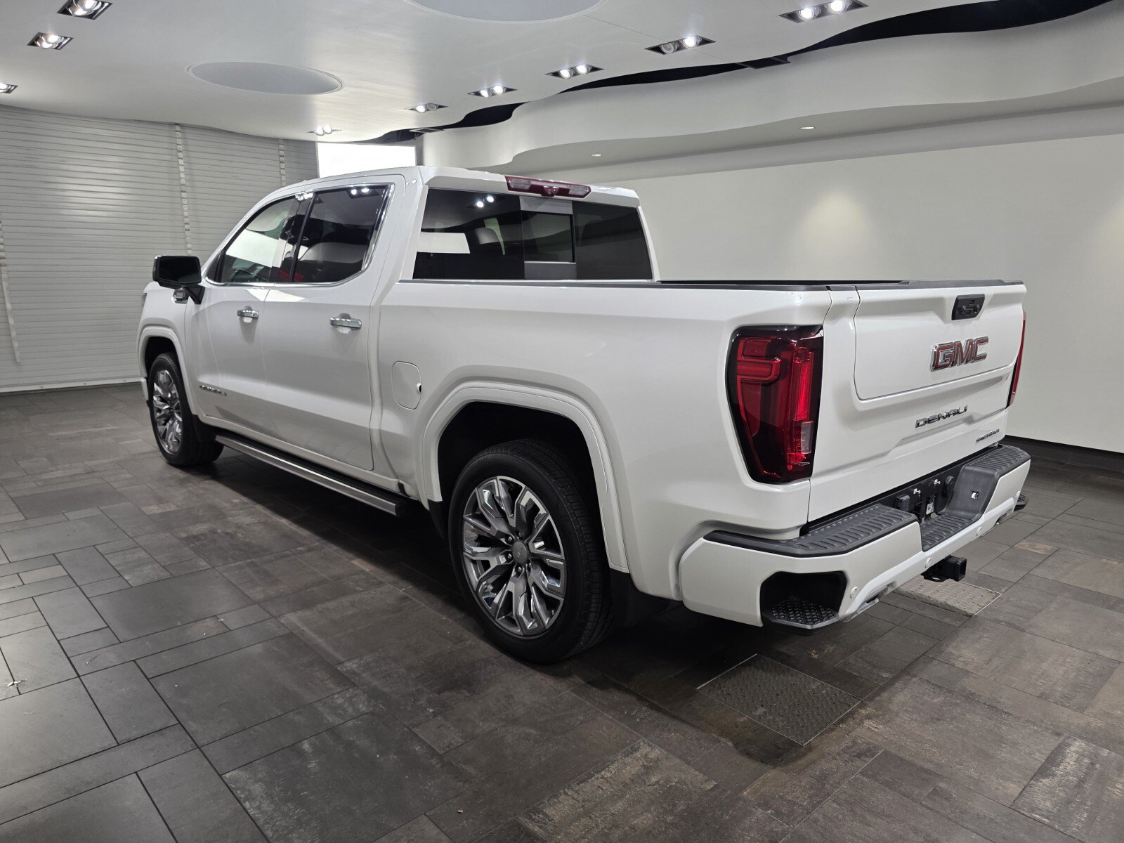 Used 2024 GMC Sierra 1500 Denali AWD/4WD image 4