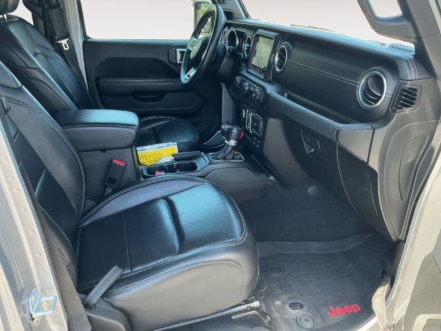 Used 2018 Jeep Wrangler Unlimited Sahara AWD/4WD image 15