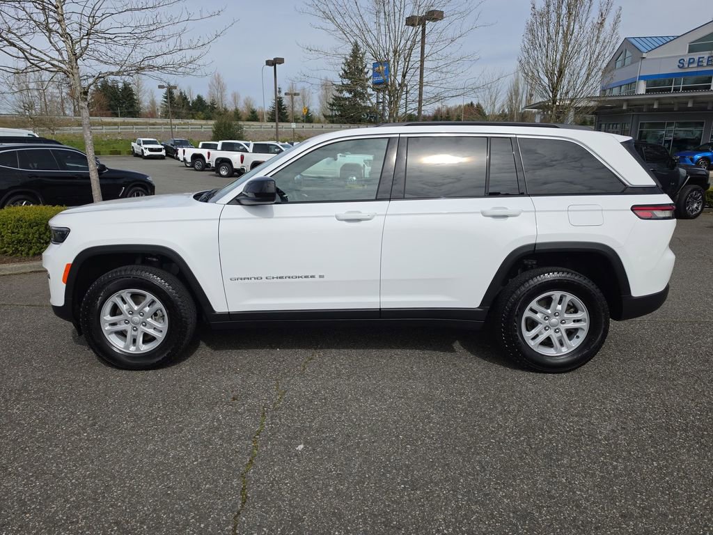 Used 2025 Jeep Grand Cherokee Laredo w/ Luxury Tech Group I image 3