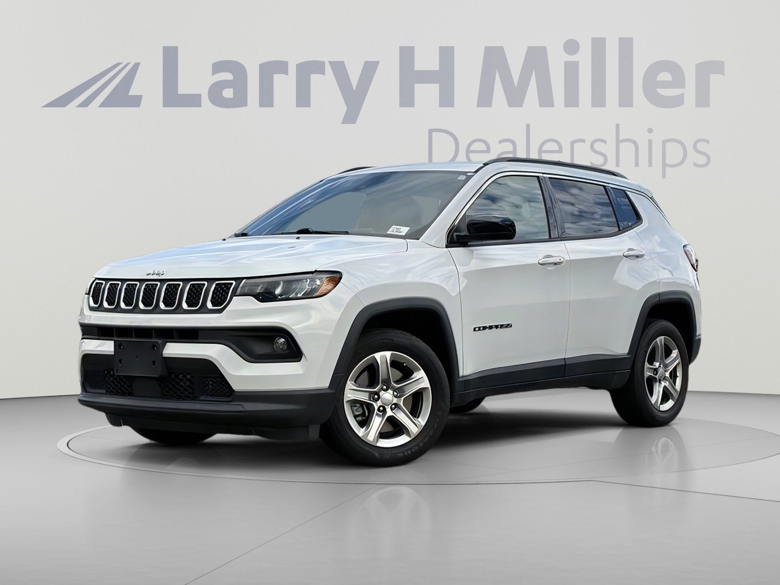 Used 2023 Jeep Compass Latitude AWD/4WD image 2