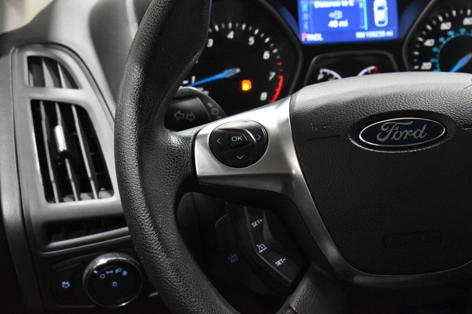 Used 2014 Ford Focus SE w/ SE Winter Package FWD image 7