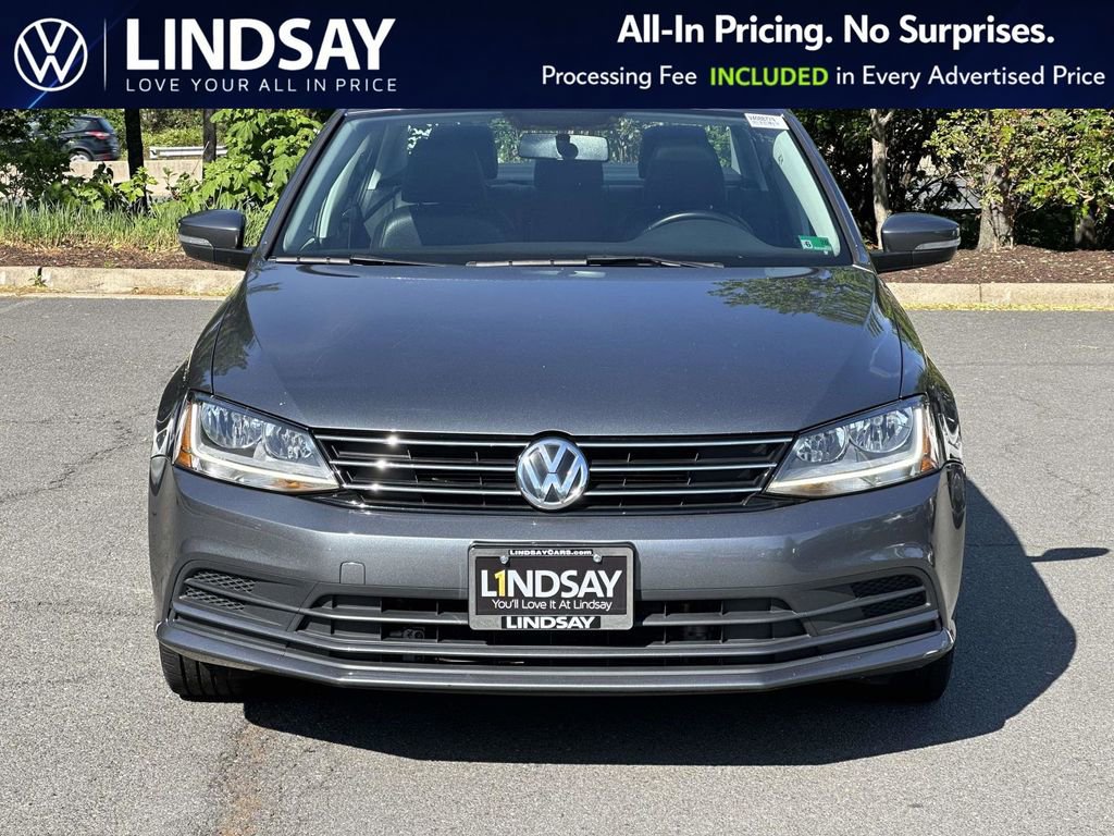 Used 2017 Volkswagen Jetta SE FWD image 3