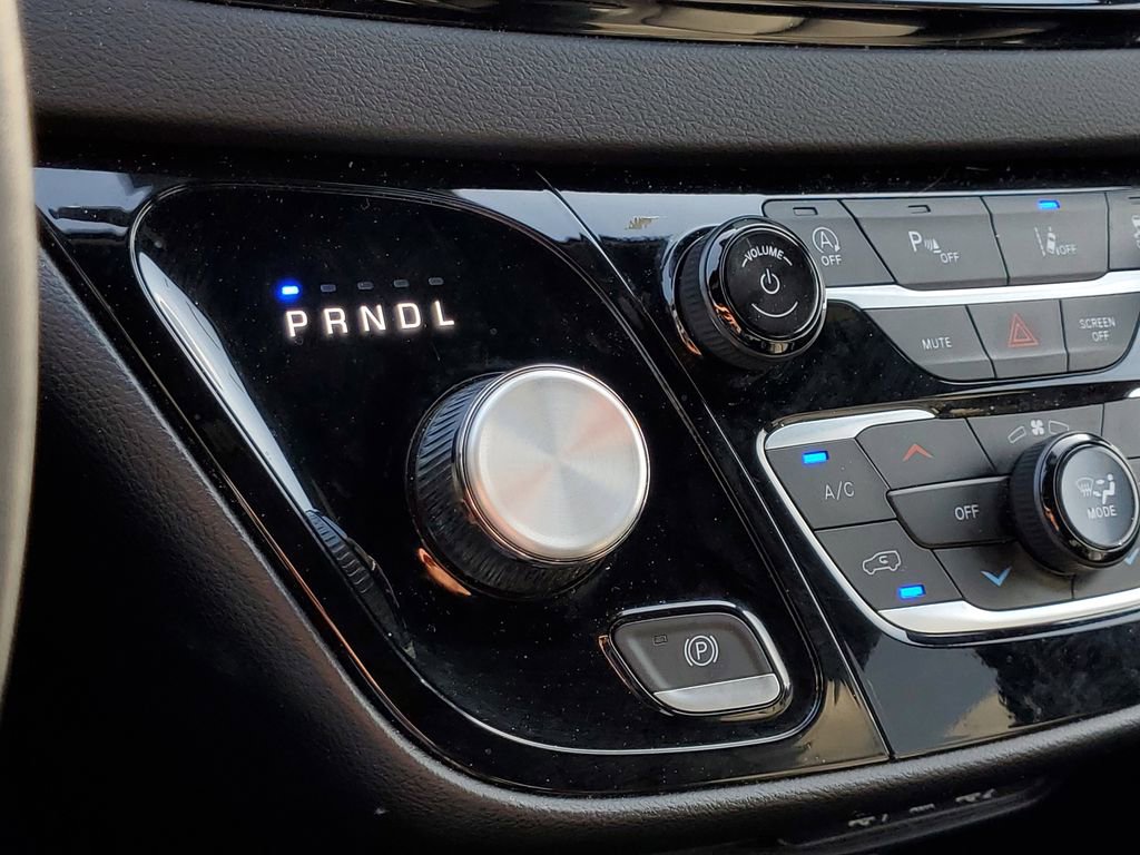 Used 2025 Chrysler Pacifica Select FWD image 35