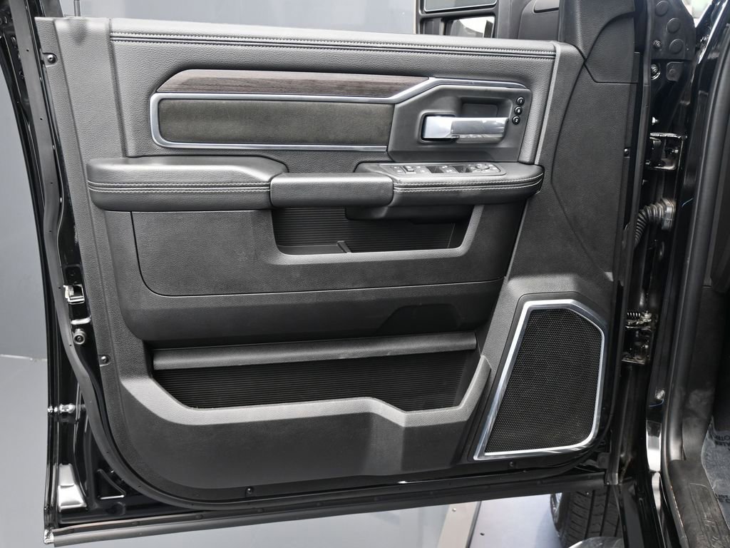 Used 2025 RAM 3500 Laramie image 29