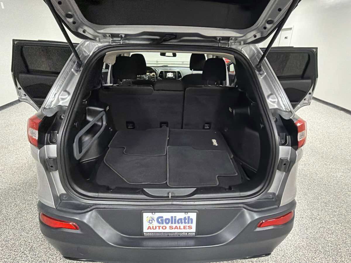 Used 2017 Jeep Cherokee Altitude image 23