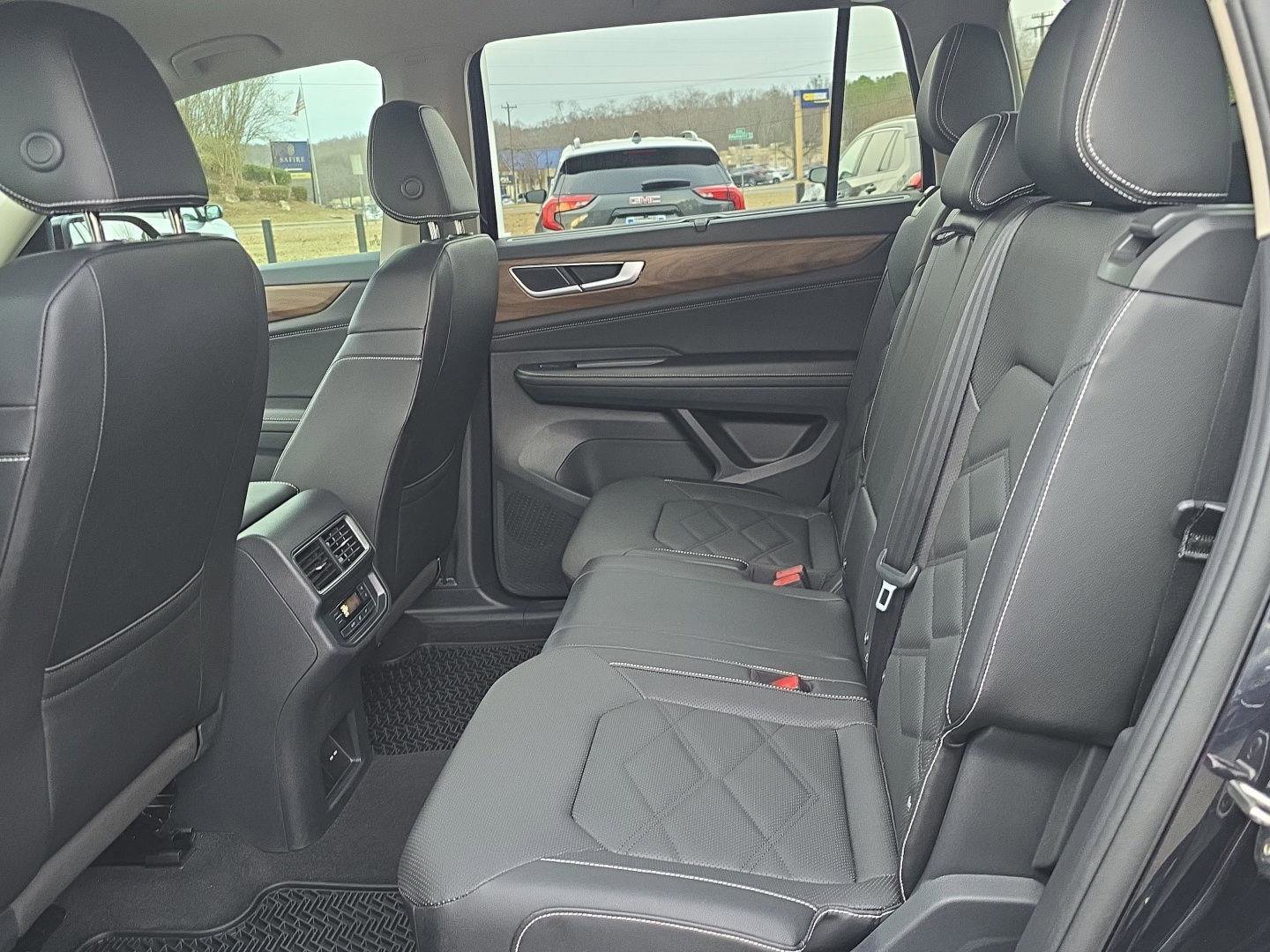 Certified 2025 Volkswagen Atlas SE image 10