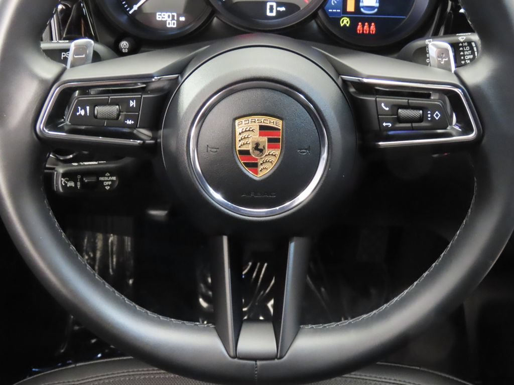 Certified 2026 Porsche Macan AWD/4WD image 19