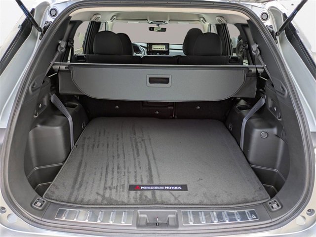 New 2025 Mitsubishi Outlander ES image 18