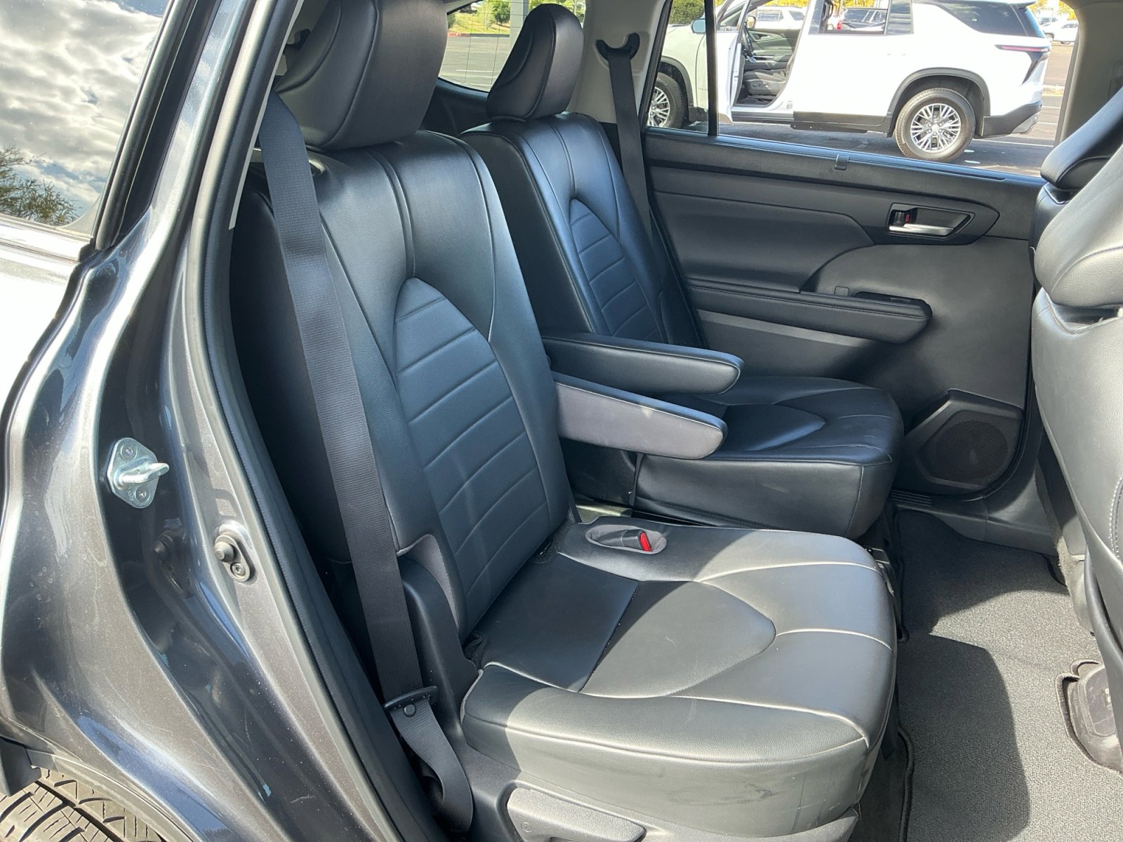 Used 2023 Toyota Highlander XLE image 14