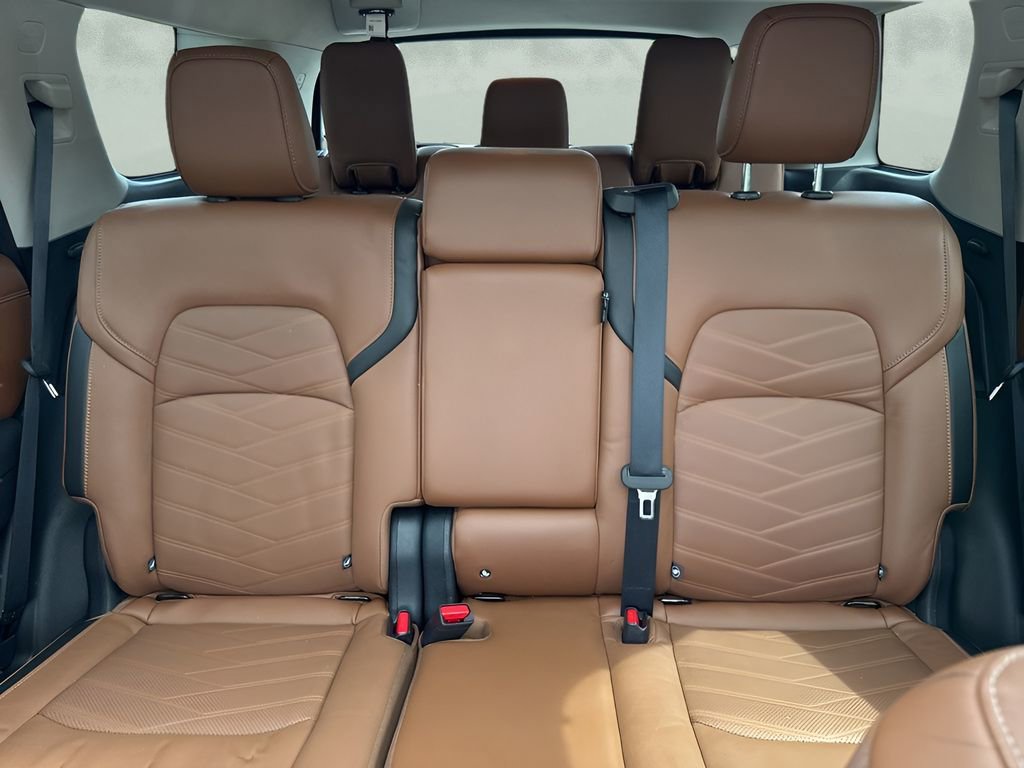 Used 2023 Nissan Pathfinder Platinum w/ Black Appearance Package AWD/4WD image 13