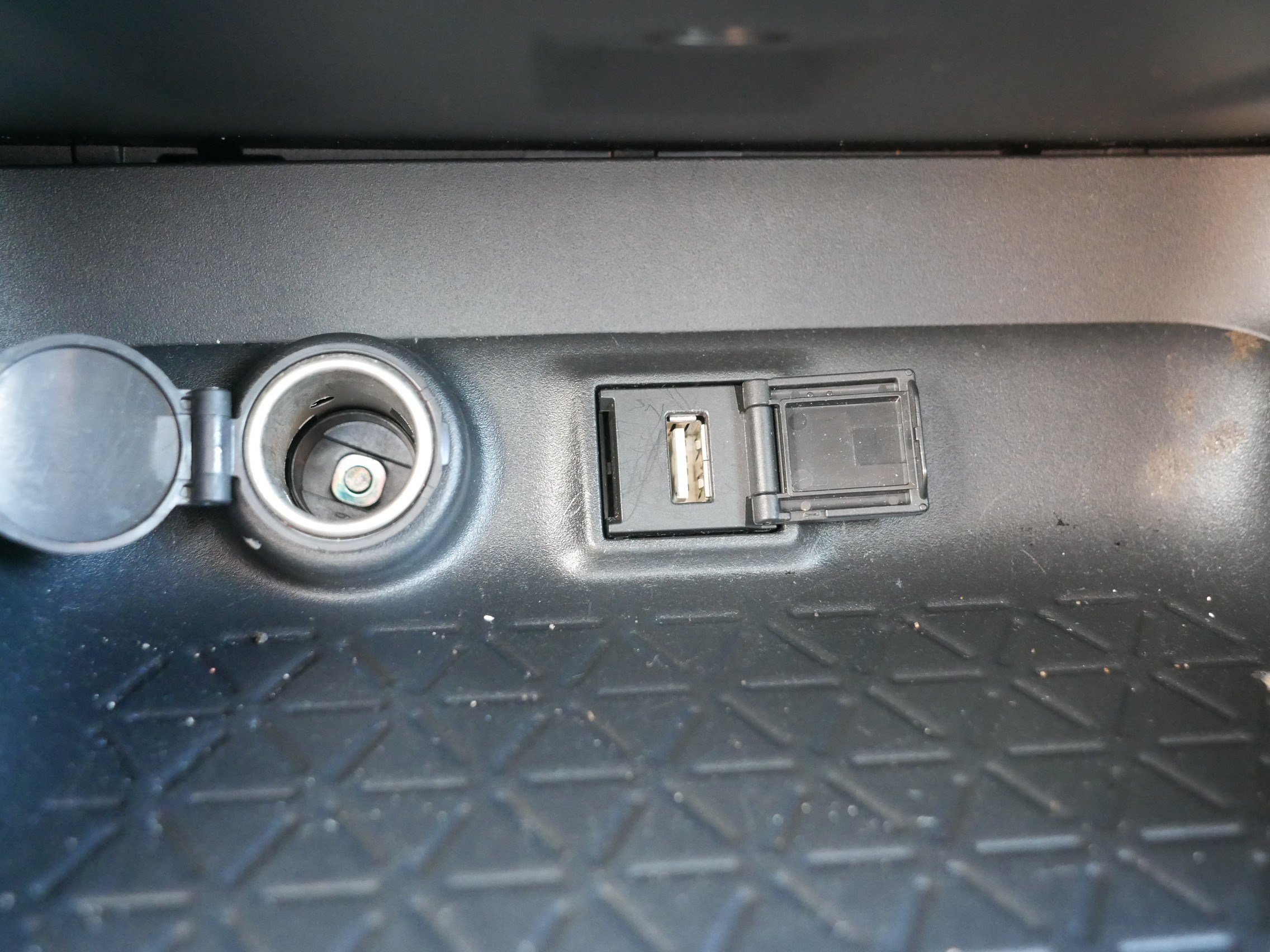 Used 2021 Toyota RAV4 LE AWD/4WD image 33