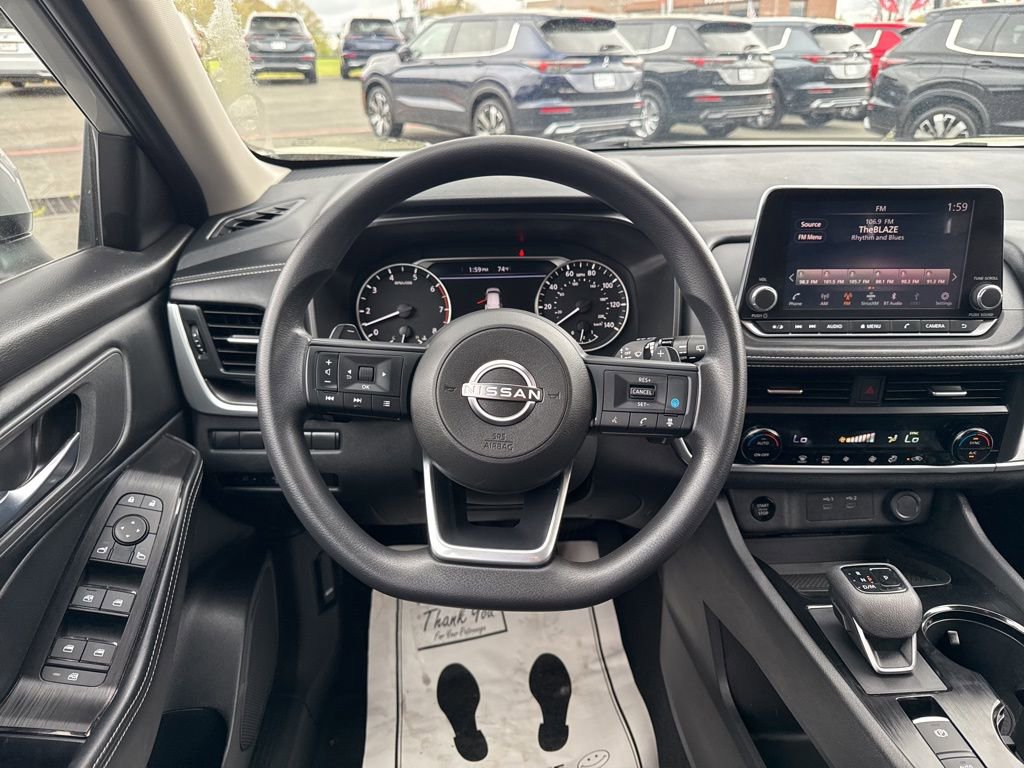 Used 2024 Nissan Rogue SV image 39