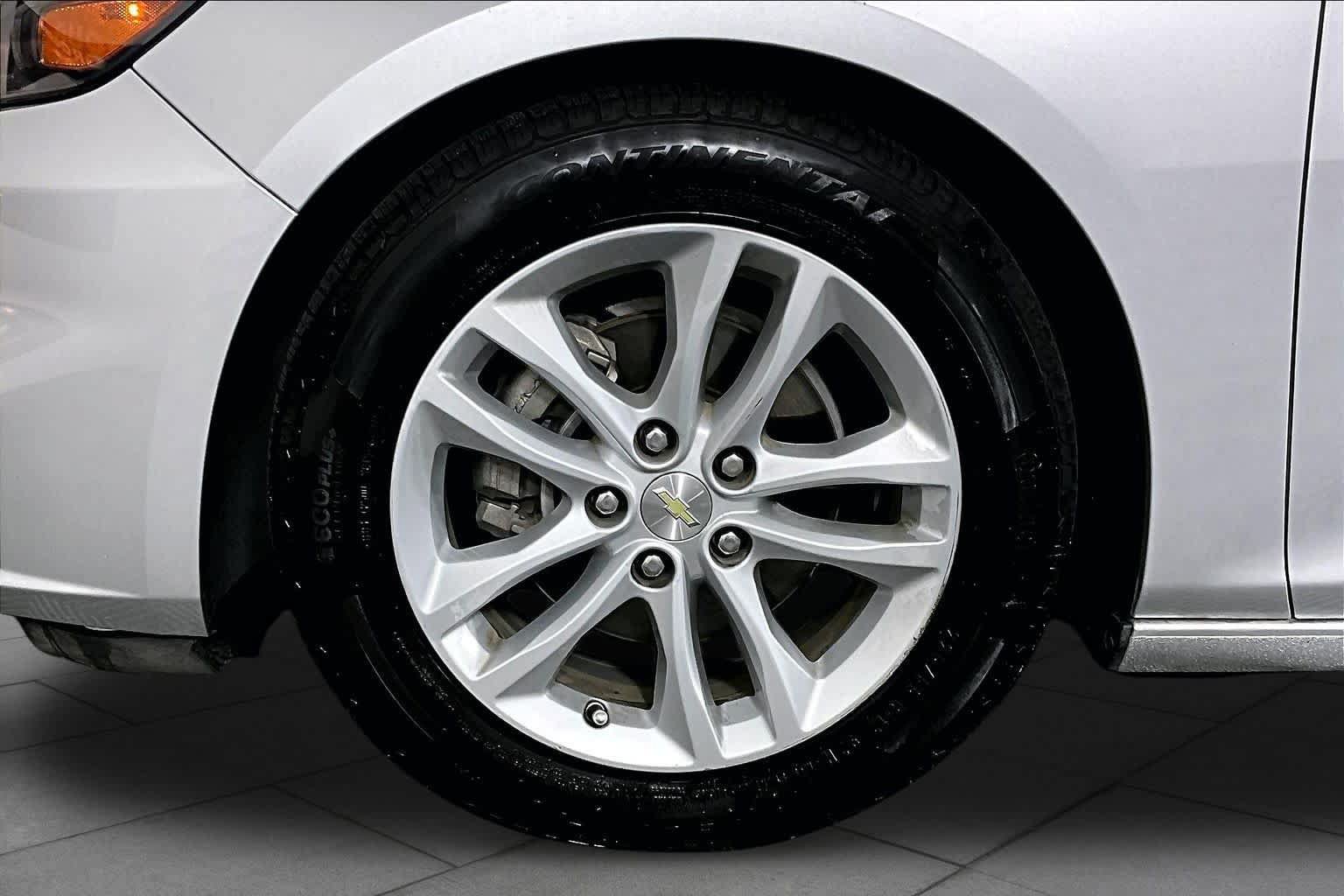 Used 2016 Chevrolet Malibu LT FWD image 10