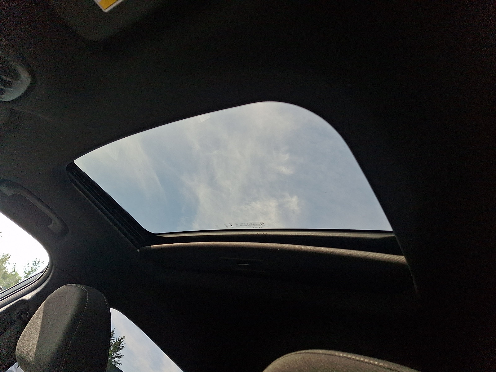 Used 2025 Chevrolet Trax RS w/ Sunroof Package FWD image 14