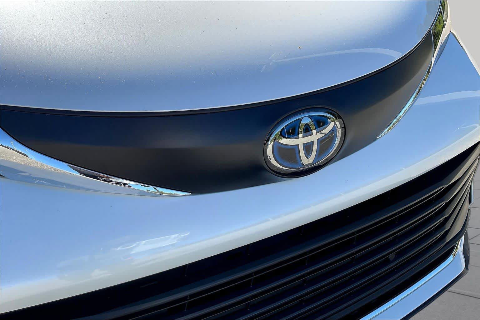 Used 2021 Toyota Sienna XLE FWD image 30