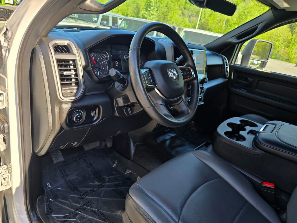 Used 2025 RAM 3500 Tradesman w/ Chrome Appearance Group image 24