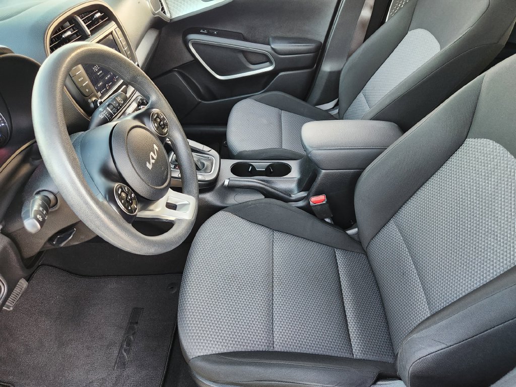 Used 2022 Kia Soul LX w/ Technology Package FWD image 9
