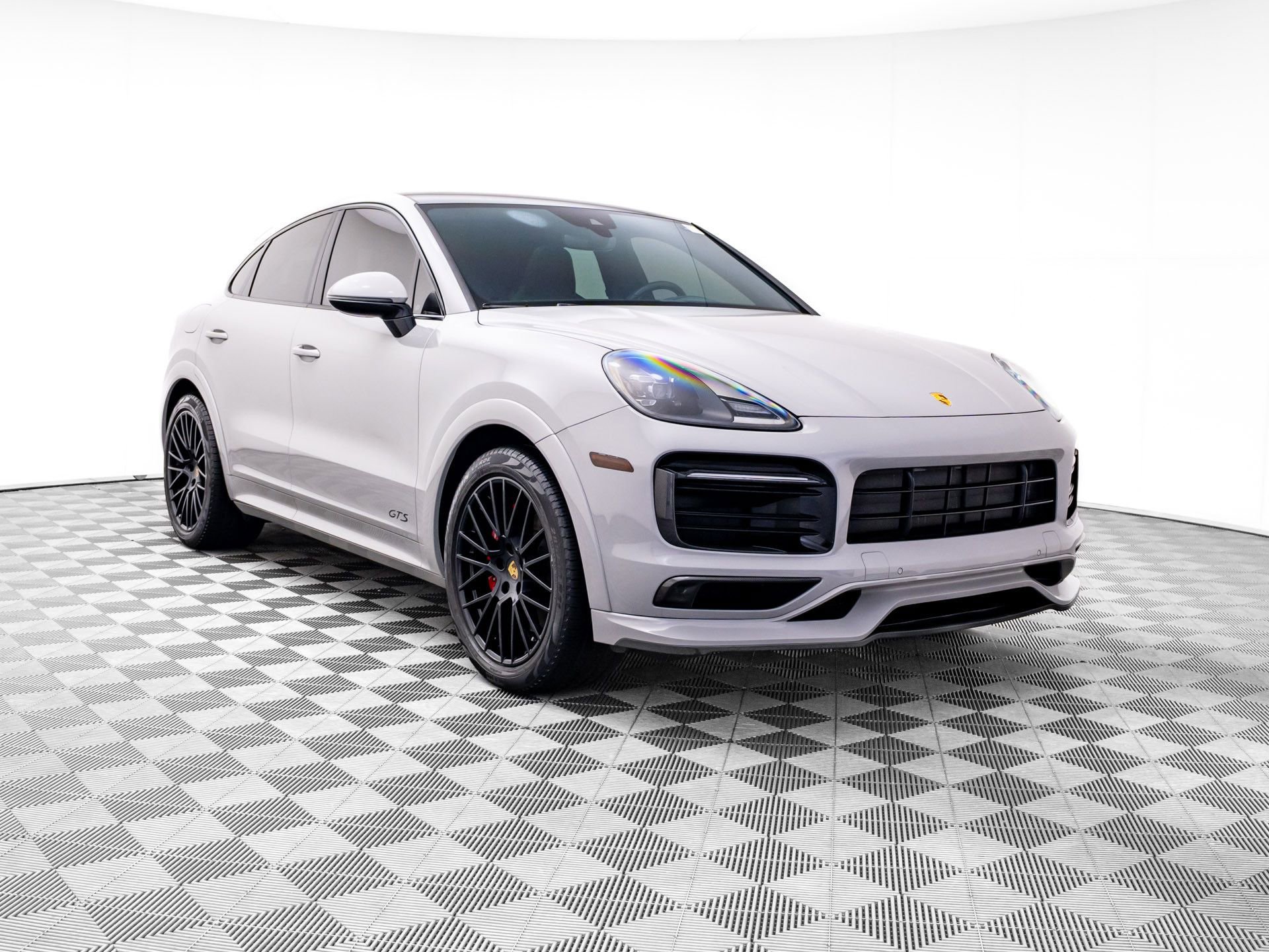 Used 2022 Porsche Cayenne GTS AWD/4WD image 6