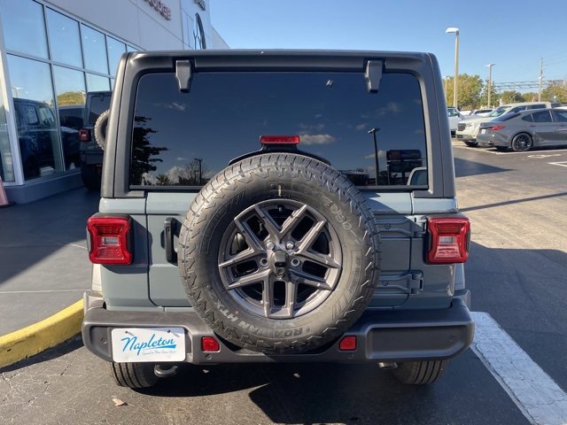 Used 2025 Jeep Wrangler Sport S image 7