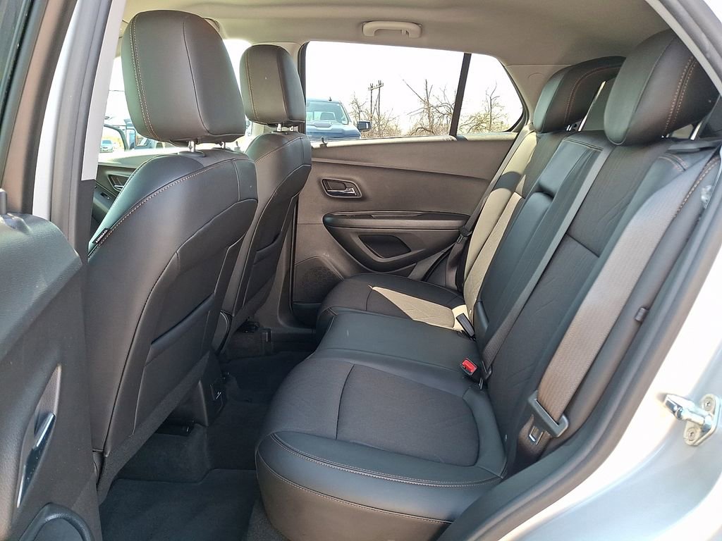 Used 2022 Chevrolet Trax LT w/ LT Convenience Package image 14