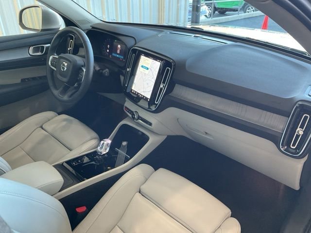 Used 2024 Volvo XC40 B5 Plus w/ Protection Package Premier image 25