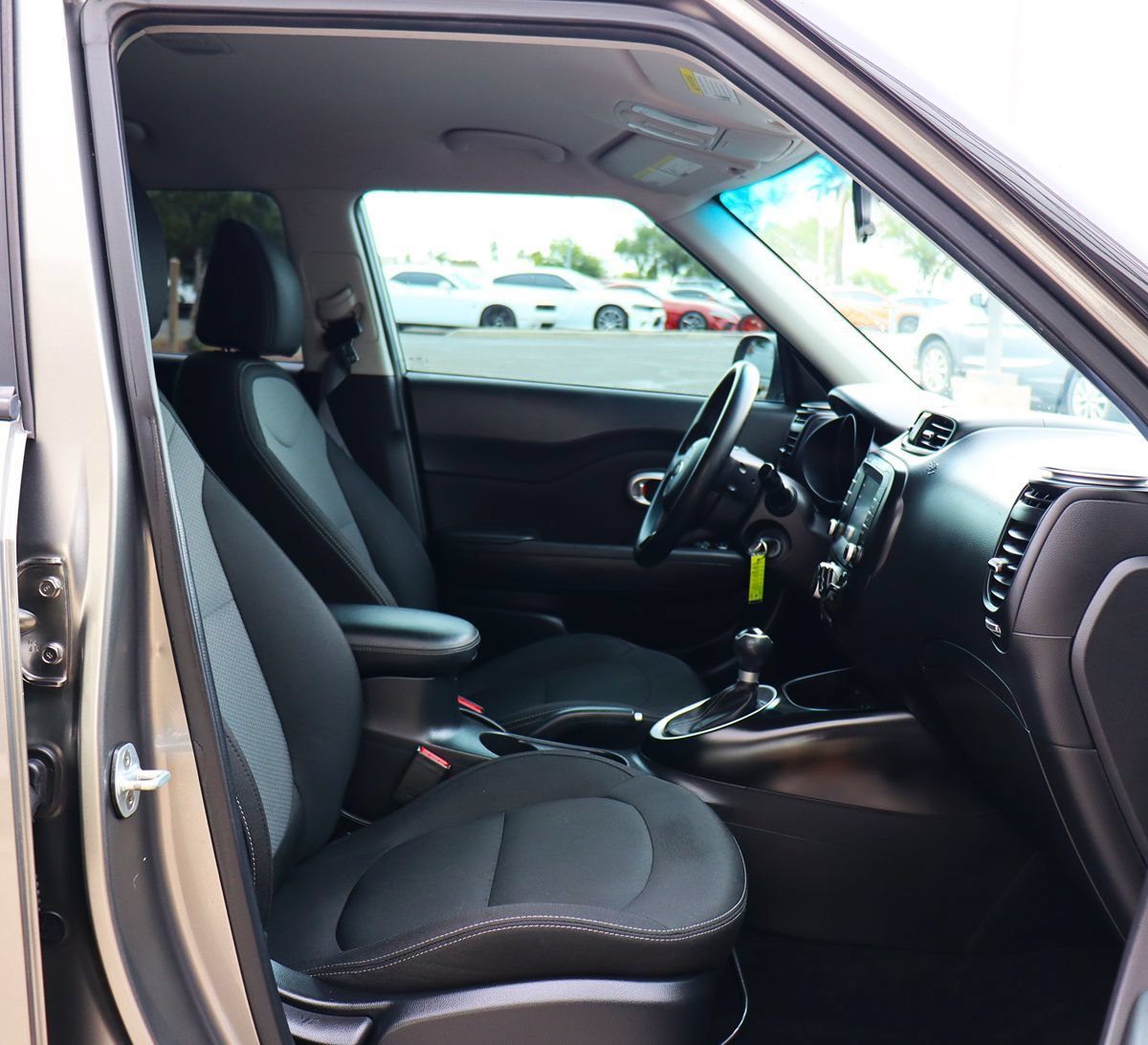 Used 2018 Kia Soul + FWD image 28