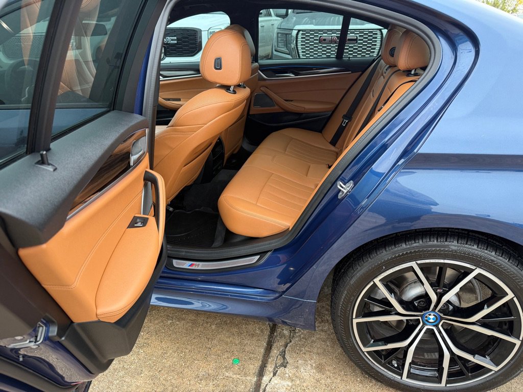 Used 2022 BMW 530e w/ Premium Package image 17