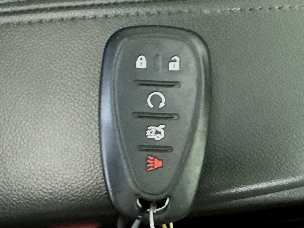 Used 2019 Chevrolet Malibu Hybrid w/ Leather Package image 40