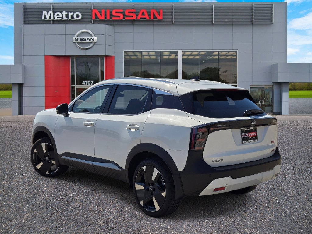 New 2026 Nissan Kicks SR w/ SR Premium Package FWD image 4
