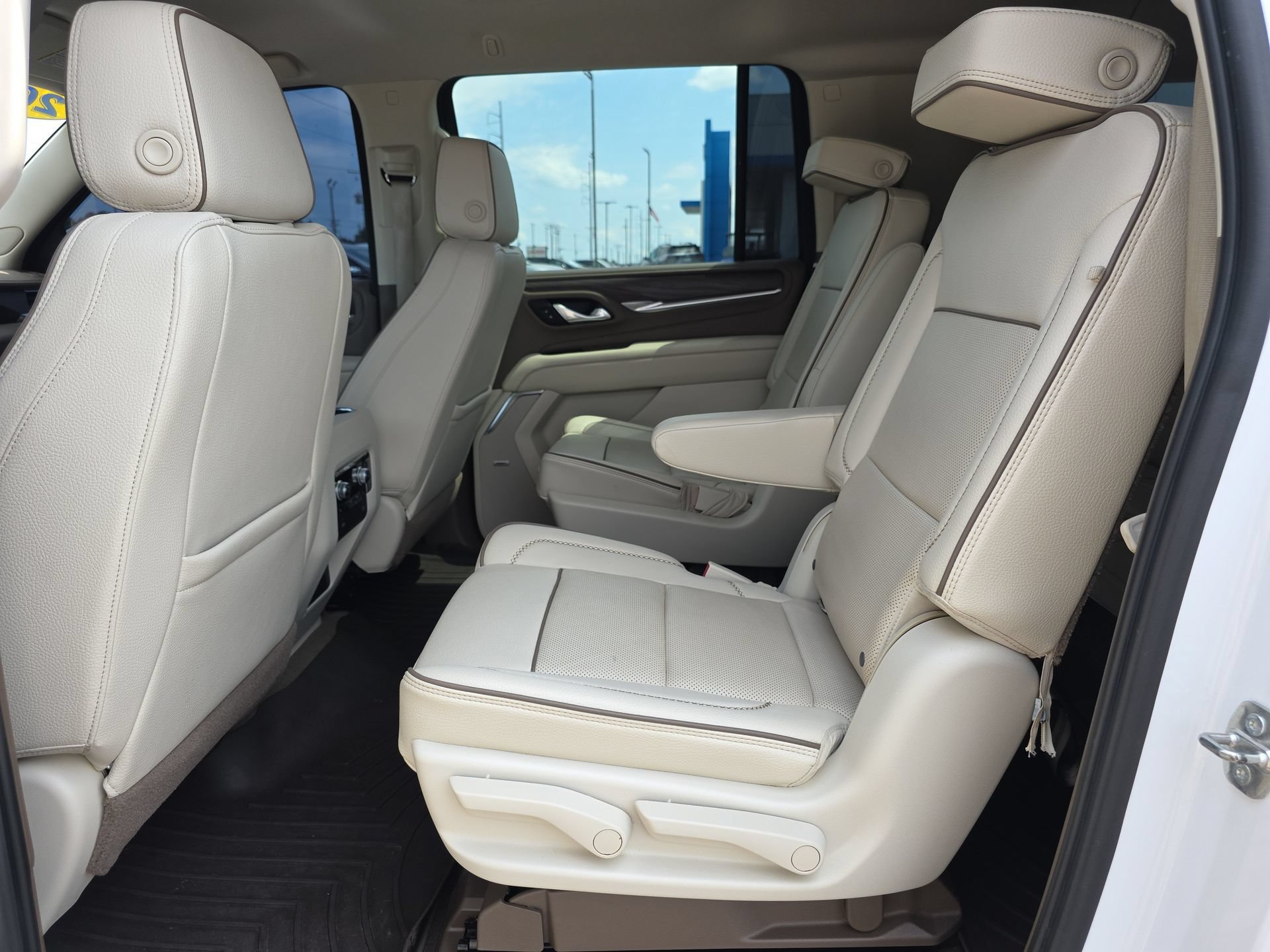 Used 2021 GMC Yukon XL Denali AWD/4WD image 11